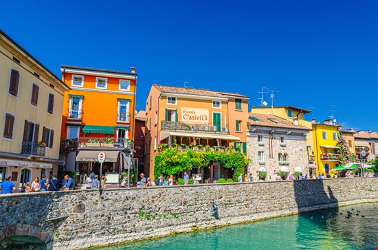 shutterstock_1746521003 shutterstock_1746521003  