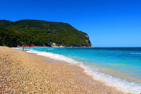 spiaggia sassi neri_2123365274 spiaggia sassi neri_2123365274  