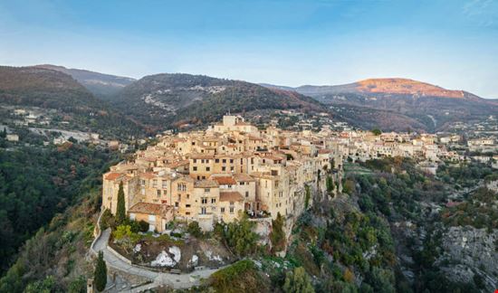 tourrettes sur loup_789702619 tourrettes sur loup_789702619  