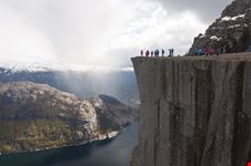 Trolltunga_103775151-min.jpeg