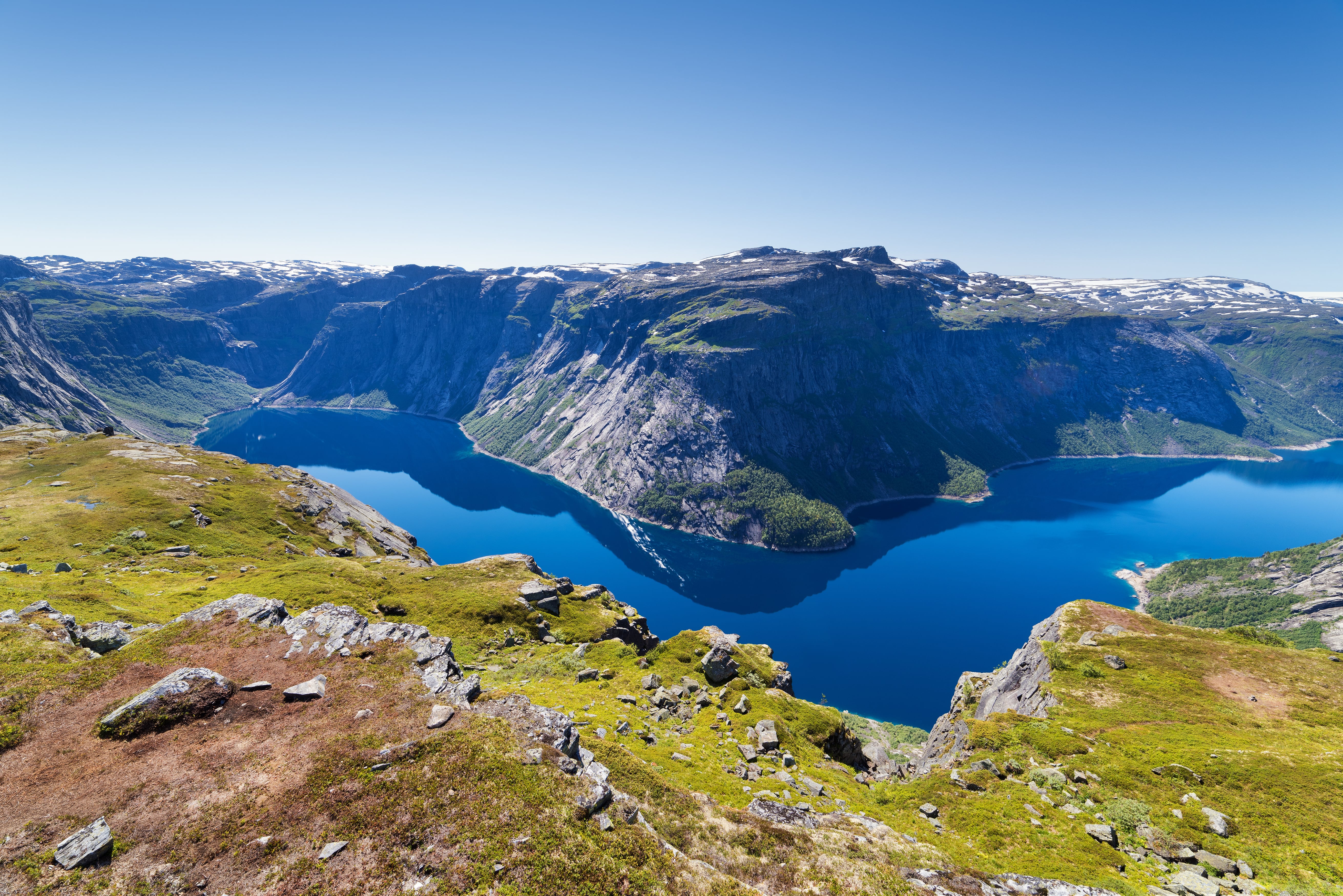 Trolltunga_170577083-min.jpeg