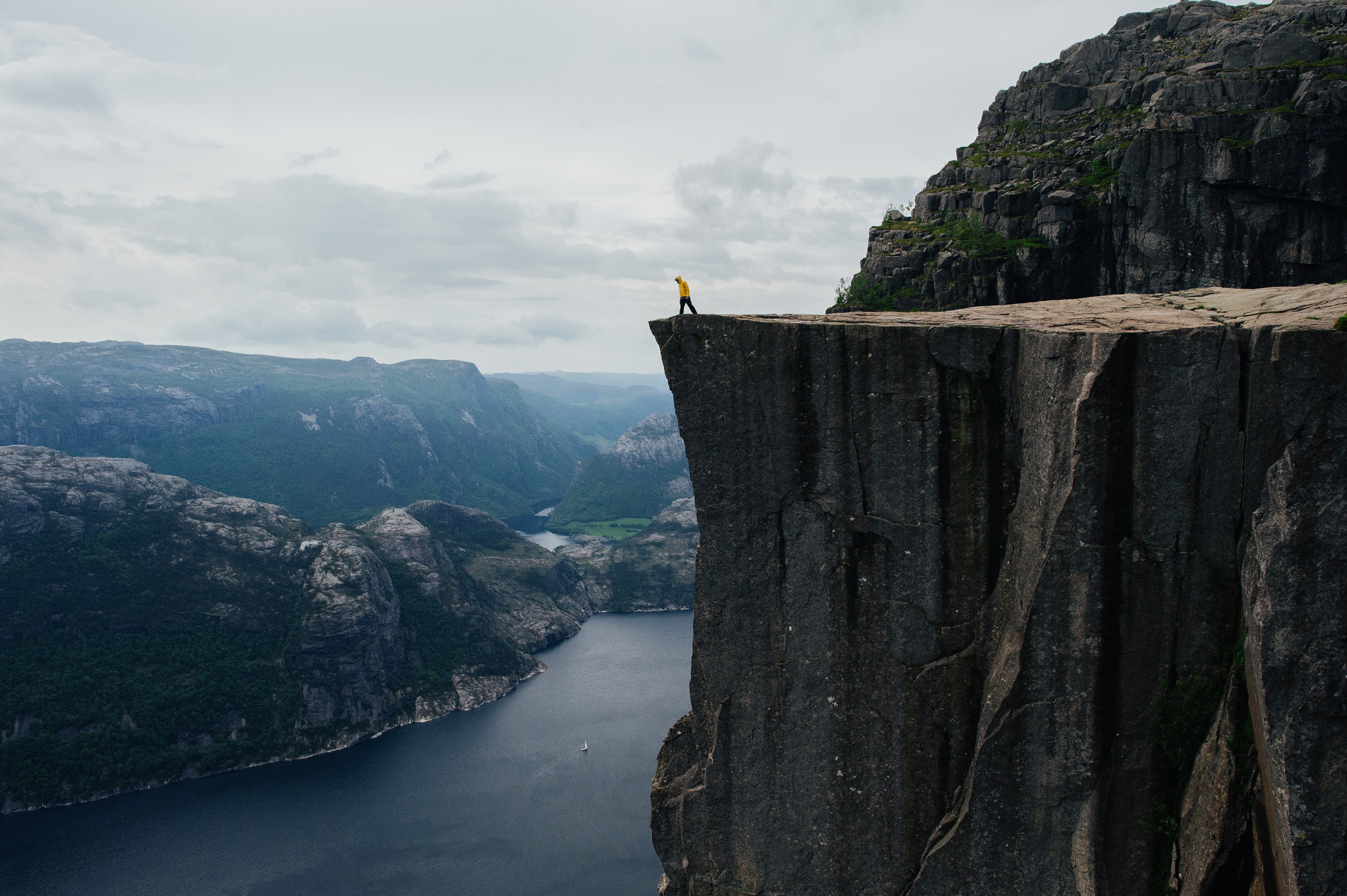Trolltunga_198866851-min.jpeg