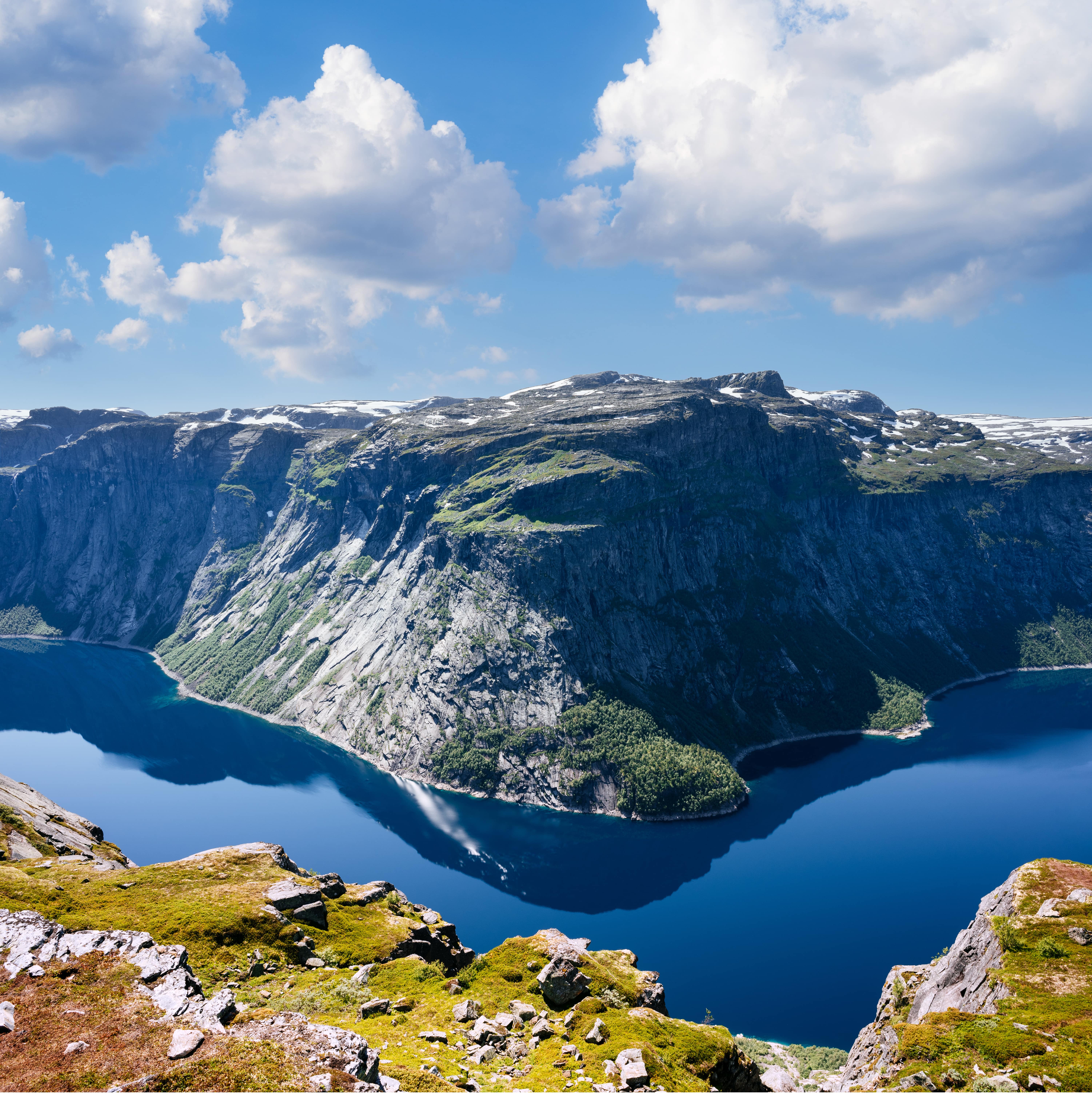 Trolltunga_228647948-min.jpeg