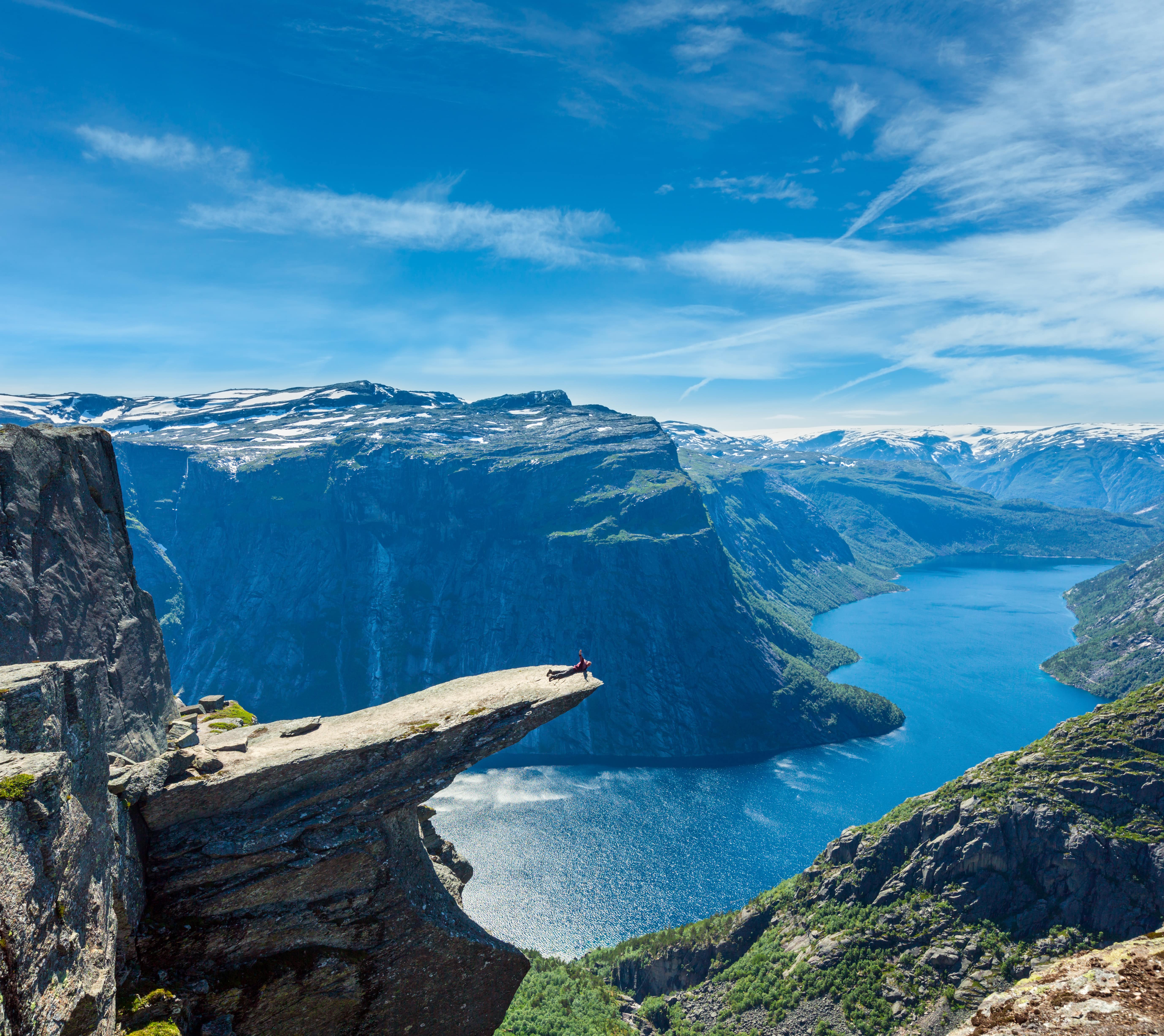 Trolltunga_264297075-min.jpeg