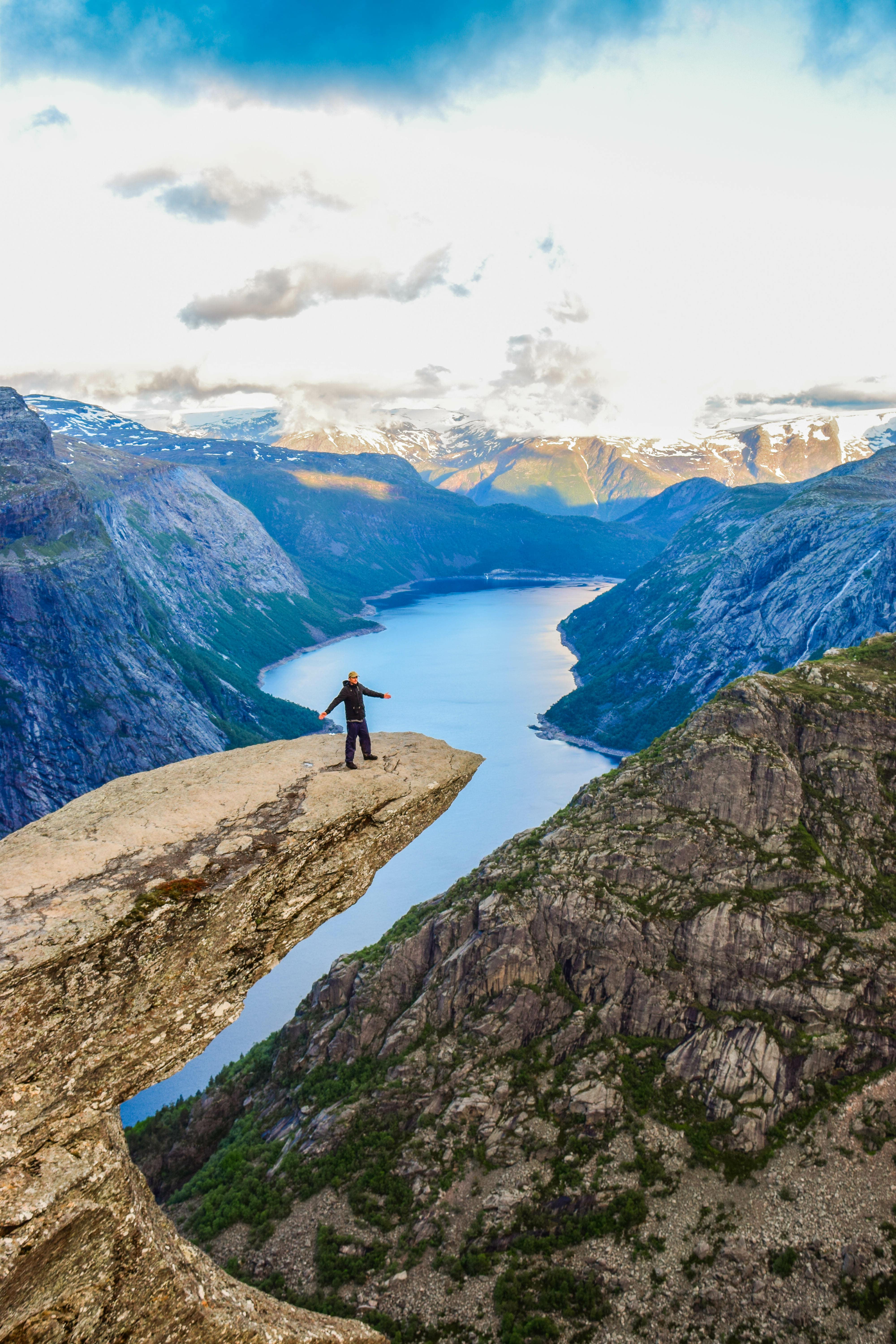 Trolltunga_314744766-min.jpeg