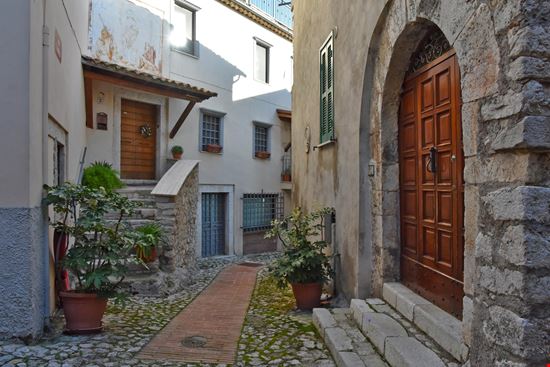 Veroli_314648132-min.jpeg Veroli_314648132-min.jpeg  