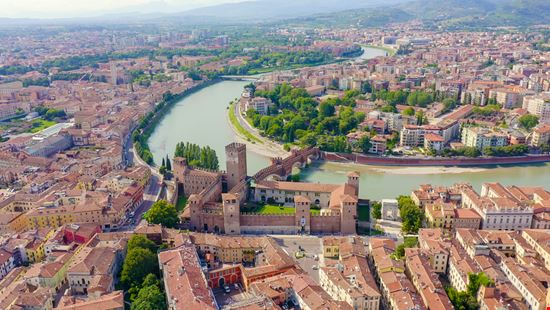 Verona_1679750431 Verona_1679750431  