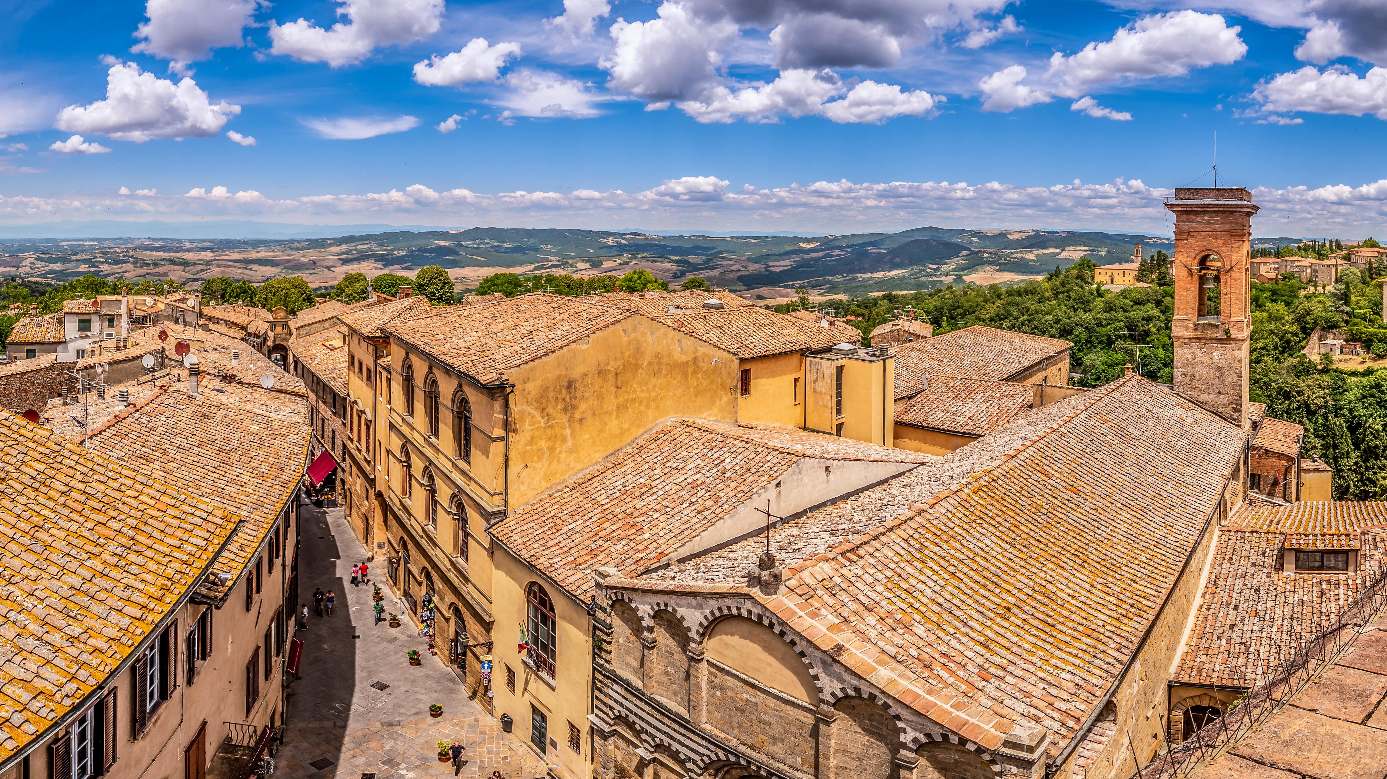 Dalla Manhattan del Medioevo alla città ideale della Val d'Orcia e non solo: una lista di posti che ti faranno venire subito voglia di un weekend in Toscana