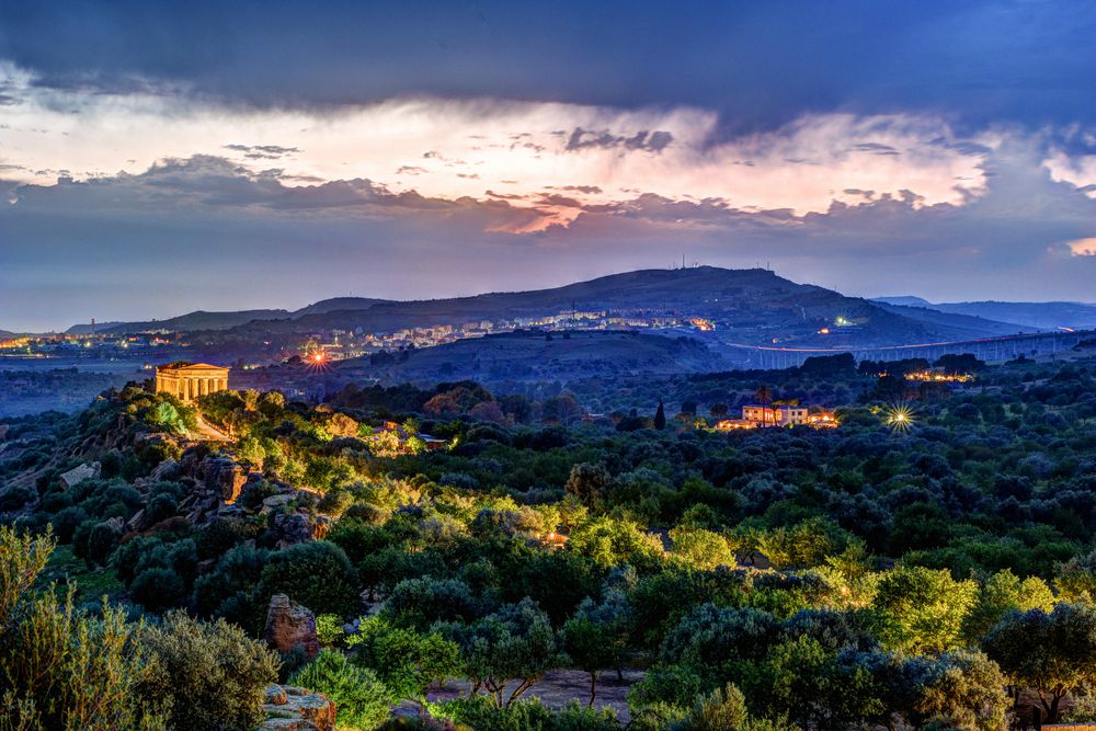 Agrigento night