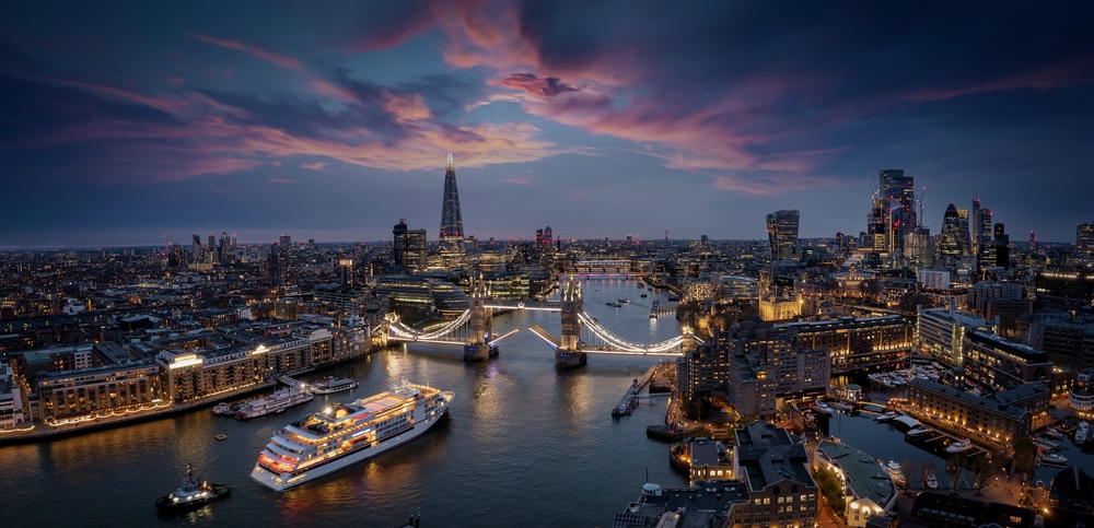 Night in London_2148132111